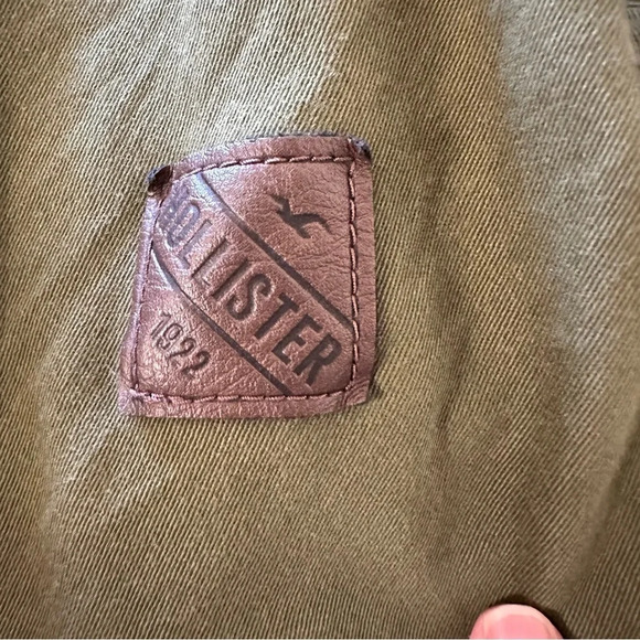 Hollister women's size small button down shirt jacket with patch's size small - Picture 6 of 7